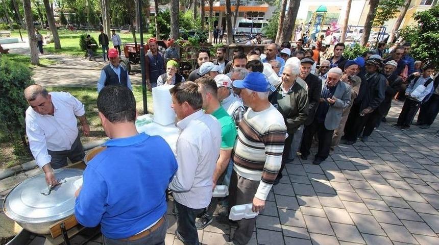 Saruhanlı&rsquo;da 3 Bin Kişilik Hayır Yemeği