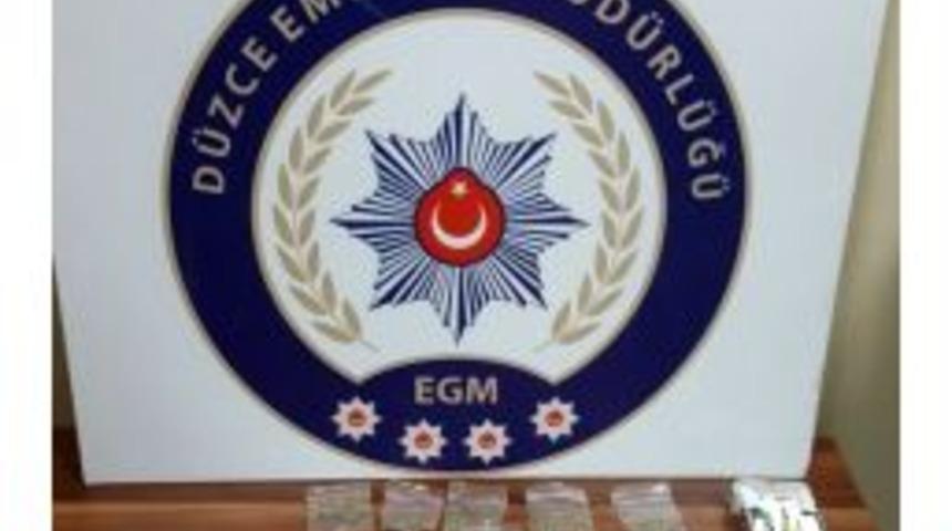 Polisten Uyuşturucu Satıcına Ge&ccedil;it Yok