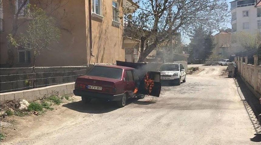 Park Halindeki Otomobilde Yangın