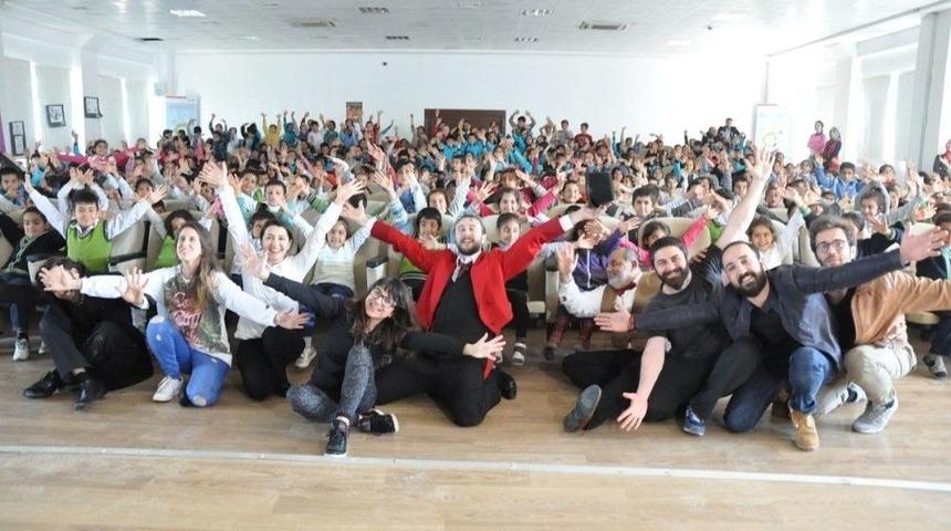 8.&ccedil;ocuk Festivali Tiyatro Şenliğinde Ak Bank &Ccedil;ocuk Oyunu