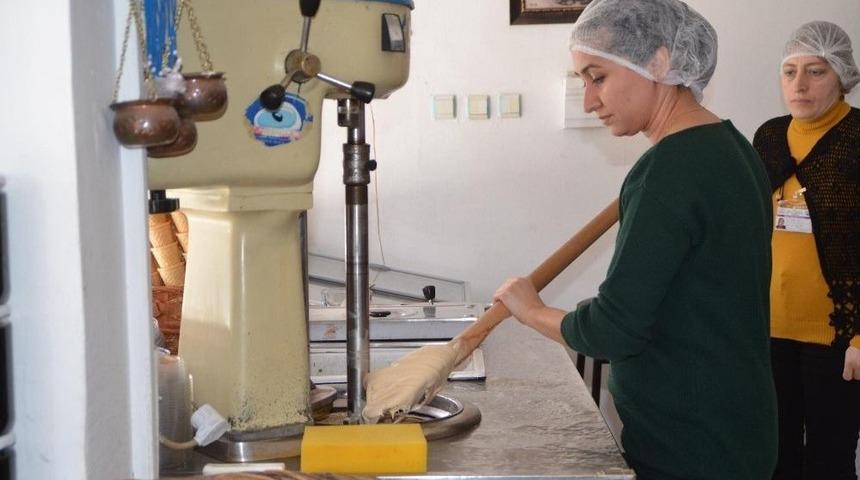 Bafra&rsquo;da Kadınlara Dondurmacılık Kursu