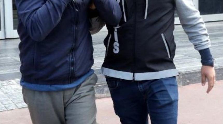 Uyuşturucu Satıcısı Otomobilde Yakalandı