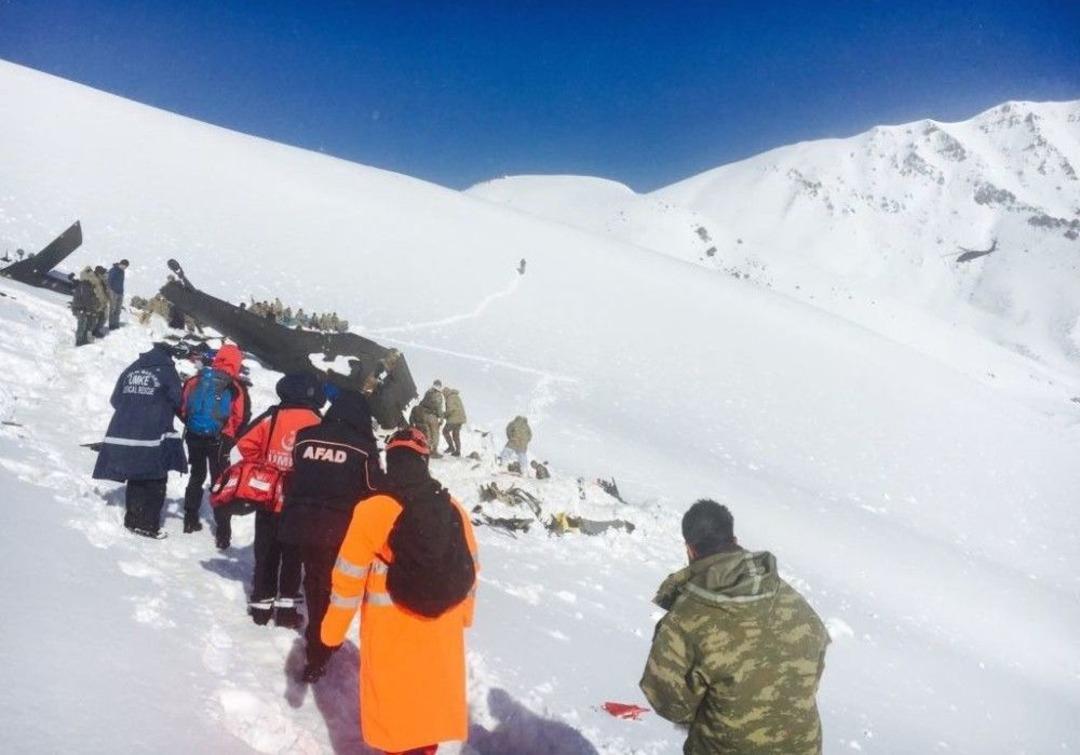 Helikopter Kazasında Kurtarma Ekipleri Zor Anlar Yaşamış