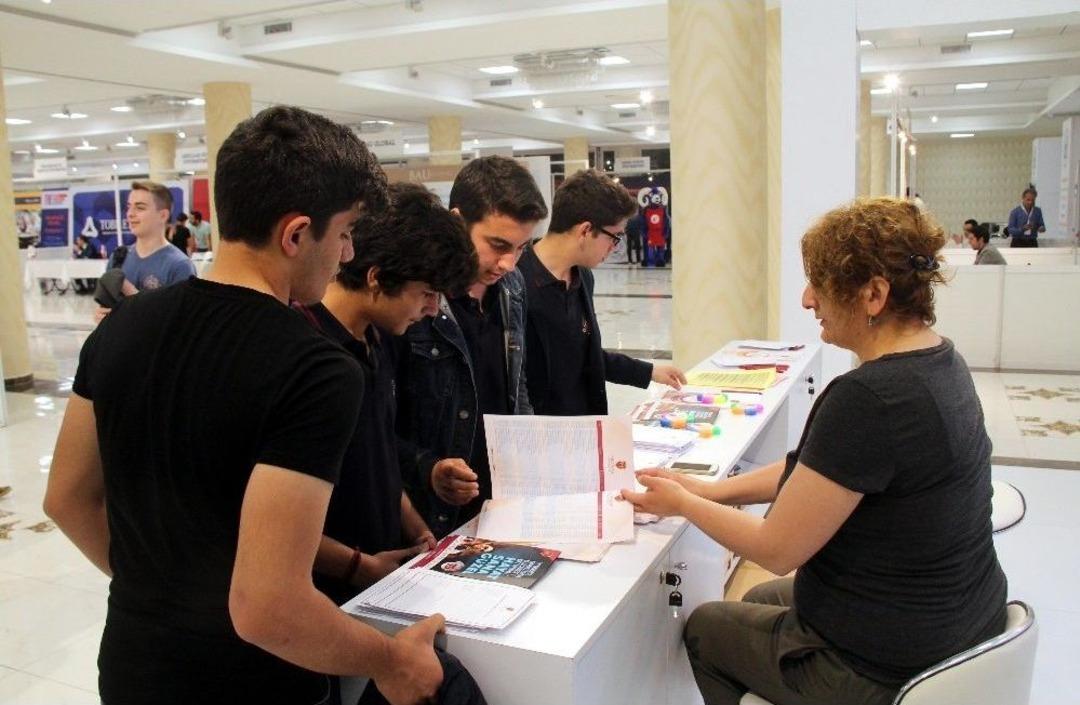Tercih Fuarında Nişantaşı &Uuml;niversitesi Standına Yoğun İlgi