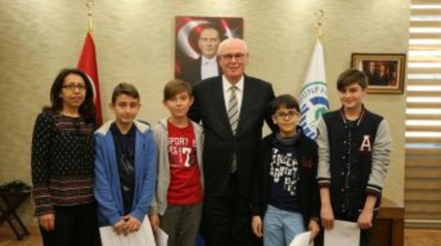 Başkan Kurt&rsquo;tan &Ouml;ğrencilerin T&uuml;bitak Projesine Destek