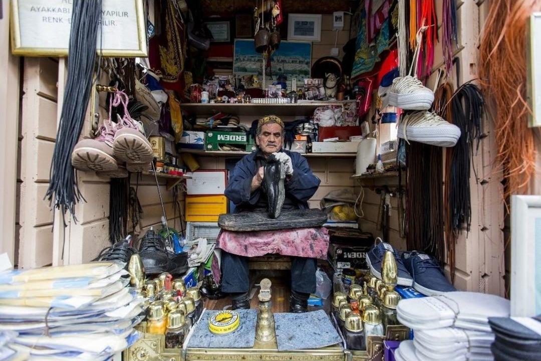 Ey&uuml;p Sultan&rsquo;ın Tarihi Ayakkabı Boyacısı: &ldquo;yılın 365 G&uuml;n&uuml; &Ccedil;alışıyorum&rdquo;