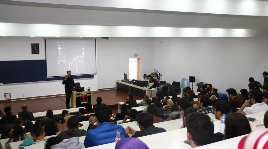 Şarkıcı Ercan Saat&ccedil;i Sa&uuml;&rsquo;de S&ouml;yleşiye Katıldı