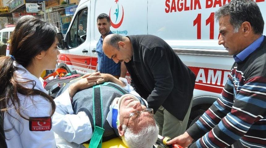 Otomobille Motosiklet &Ccedil;arpıştı: 1 Yaralı