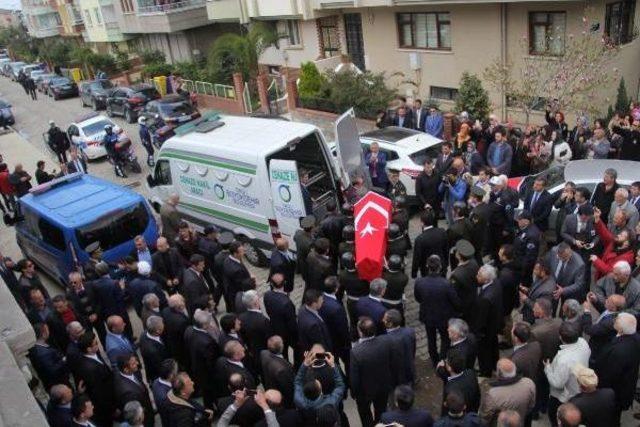 Şehit Hakim I&ccedil;in Babaevi &Ouml;n&uuml;nde T&ouml;ren (2) 1