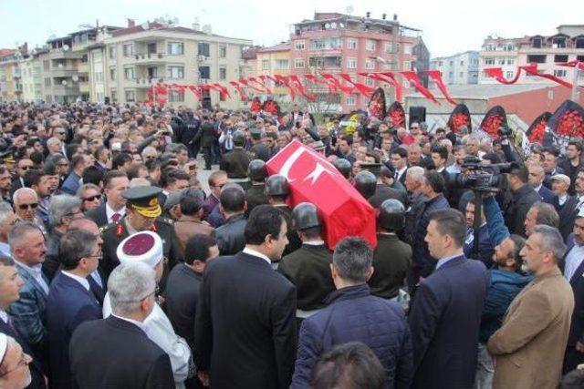Şehit Hakim I&ccedil;in Babaevi &Ouml;n&uuml;nde T&ouml;ren (2) 2