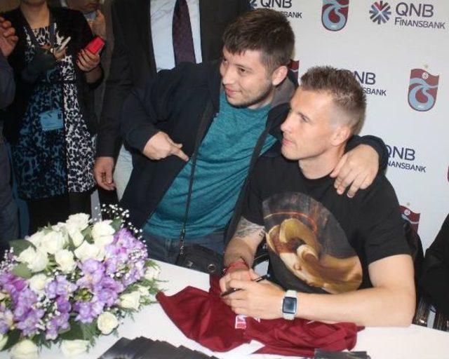 Trabzonspor'da Durica, Mas Ve Olcay Imza Gününe Katıldı