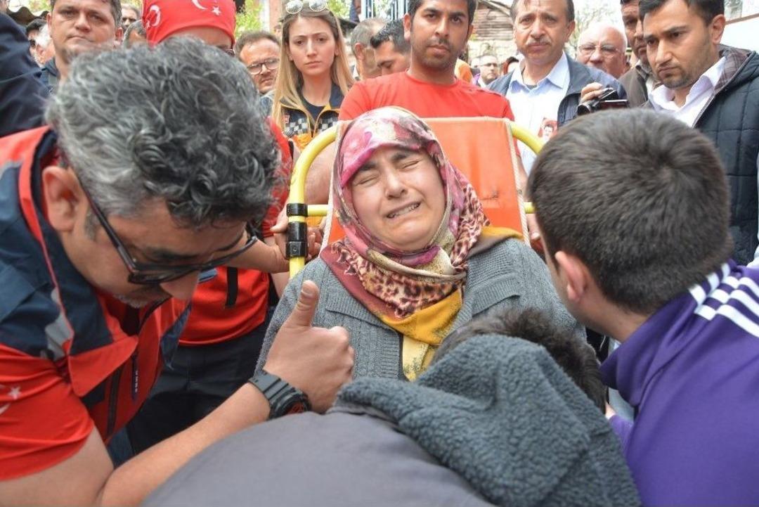 Şehit Polis Annesinin &Ouml;l&uuml;m Yıld&ouml;n&uuml;m&uuml;nde Toprağa Verildi