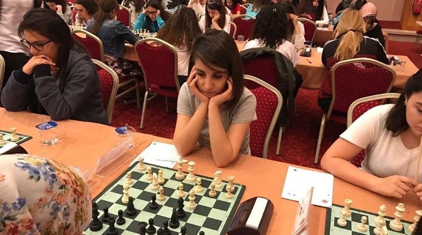 &Ouml;ğrenciler &Uuml;niversitelerarası Satran&ccedil; Şampiyonasından Başarıyla D&ouml;nd&uuml;