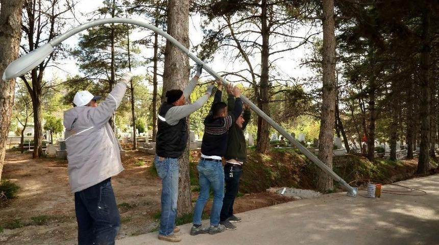 Aksaray Belediyesi Ervah Kabristanlığını Aydınlatıyor