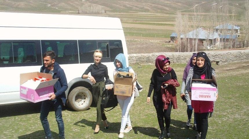 Kredi Yurtlar Kurumundan &Ouml;ğrencilere Kırtasiye Malzemesi