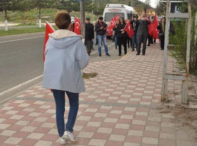 Referandumun Iptali Için İstanbul'dan Ankara'ya Yürüyen Doktor, Bozüyük'e Geldi