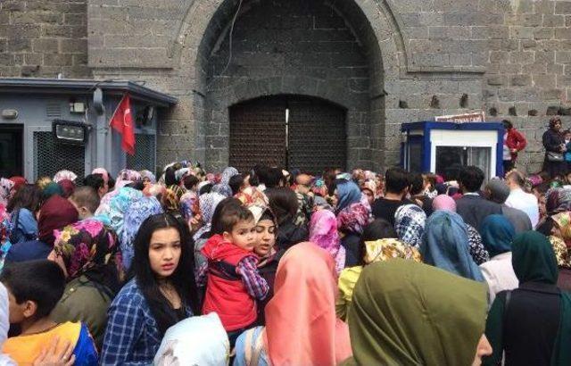 Diyarbakır'da 52 Yıl Sonra Tarihi İçkale'ye Ziyaretçi Akını
