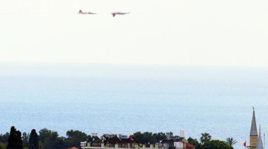 T&uuml;rk Yıldızları'nın Provası Heyecanlandırdı