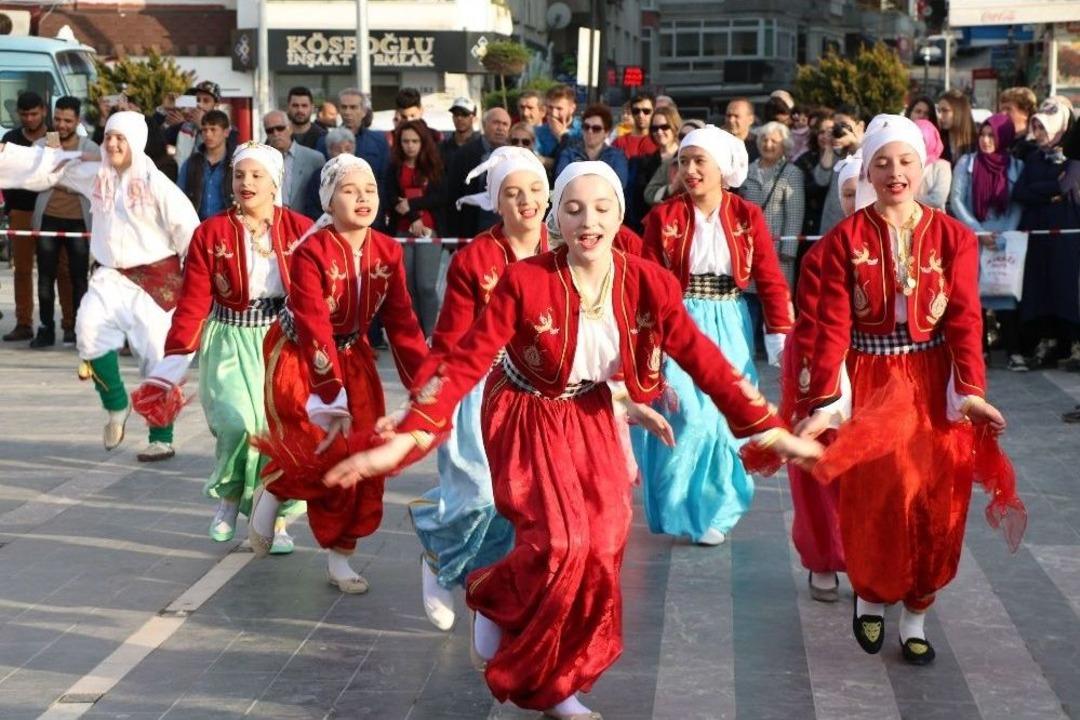 D&uuml;nya &Ccedil;ocukları &Ccedil;ınarcık&rsquo;ta Buluştu