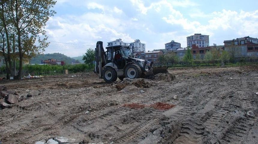 Belediyeden Gençlere Futbol Sahası
