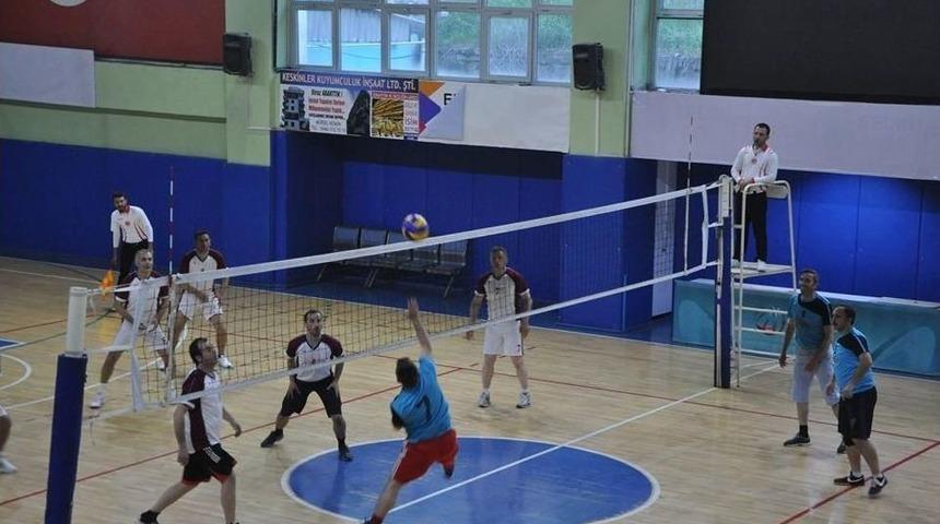 Artvin&rsquo;de Valilik Kupası Voleybol Turnuvası Sona Erdi