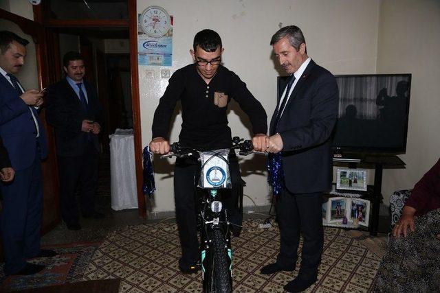 Tahmazoğlu, Mert&rsquo;in Dileğini Yerine Getirdi 3