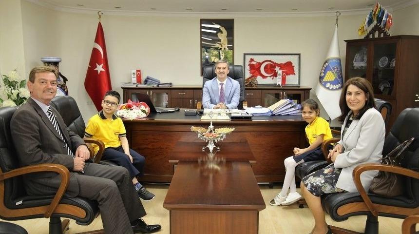 Başkan Şirin Koltuğunu Miniklere Devretti