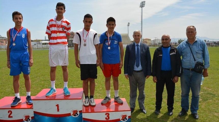 S&ouml;ke&rsquo;de Okullar Arası Atletizm Heyecanı Yaşandı