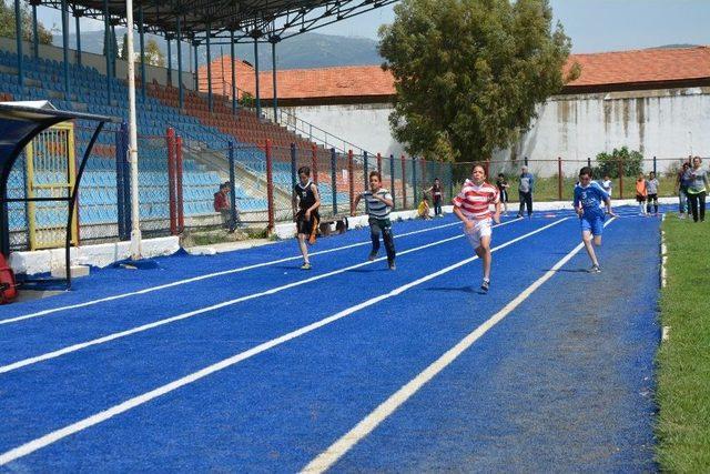 S&ouml;ke&rsquo;de Okullar Arası Atletizm Heyecanı Yaşandı 1