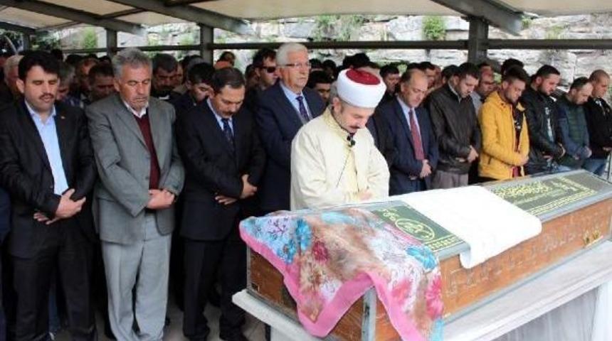 Sokakta &Ouml;ld&uuml;r&uuml;len Burcu, Kadına Şiddete Tepki G&ouml;stermiş