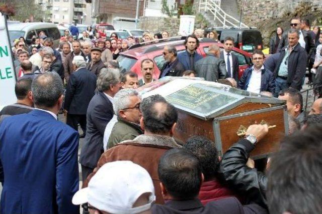 Sokakta Öldürülen Burcu, Kadına Şiddete Tepki Göstermiş