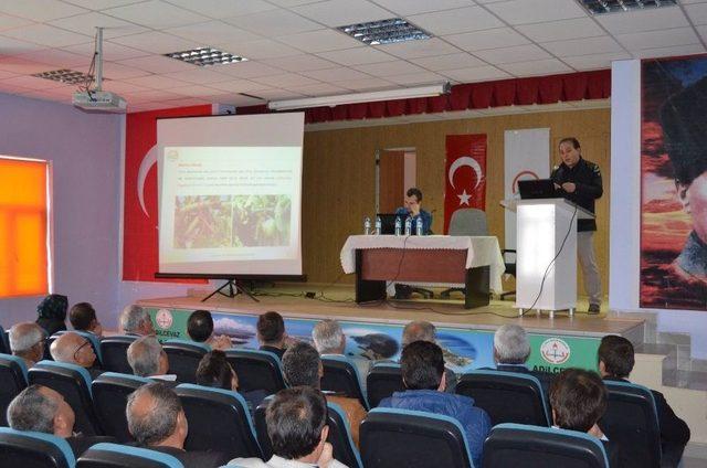 Adilcevaz’da Ceviz Hastalıklarıyla Mücadele Toplantısı