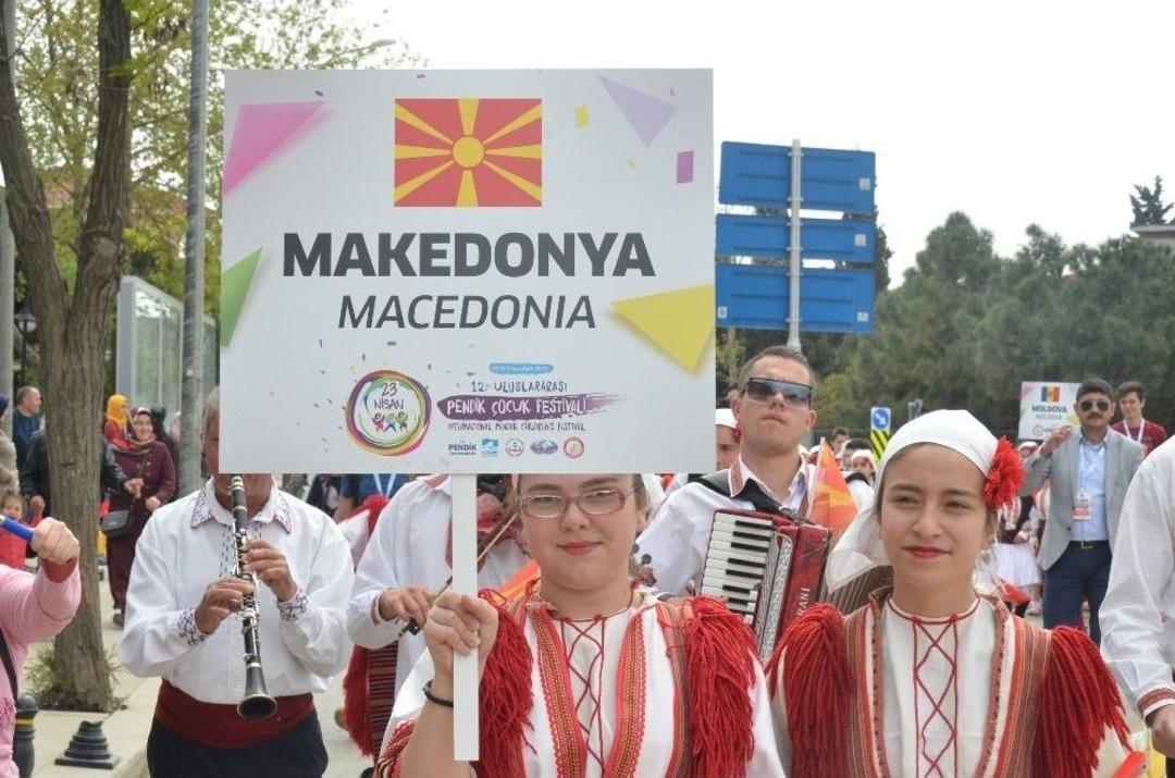 D&uuml;nya &Ccedil;ocukları Pendik&rsquo;te 23 Nisan İ&ccedil;in Buluştu