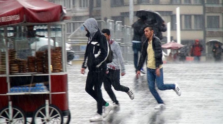 İstanbul&rsquo;da Sağanak Yağış