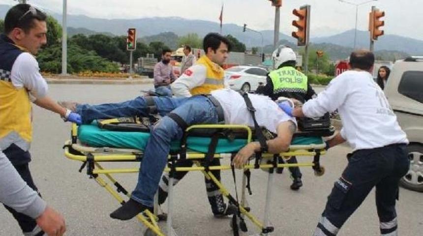 Kamyonun &Ccedil;arptığı Motosikletli &Ouml;ld&uuml;