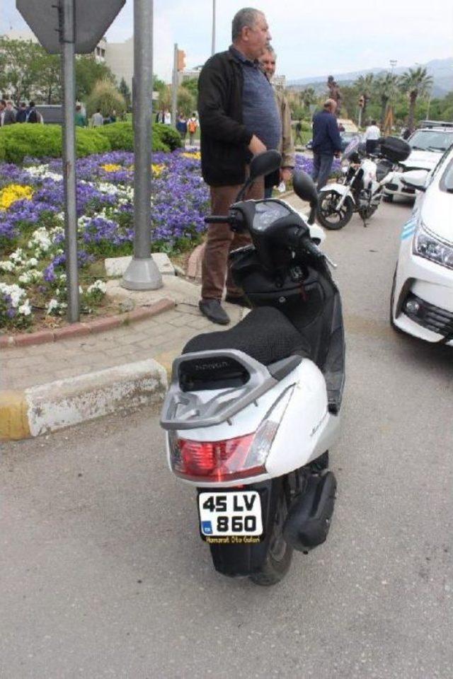 Kamyonun &Ccedil;arptığı Motosikletli &Ouml;ld&uuml; 1