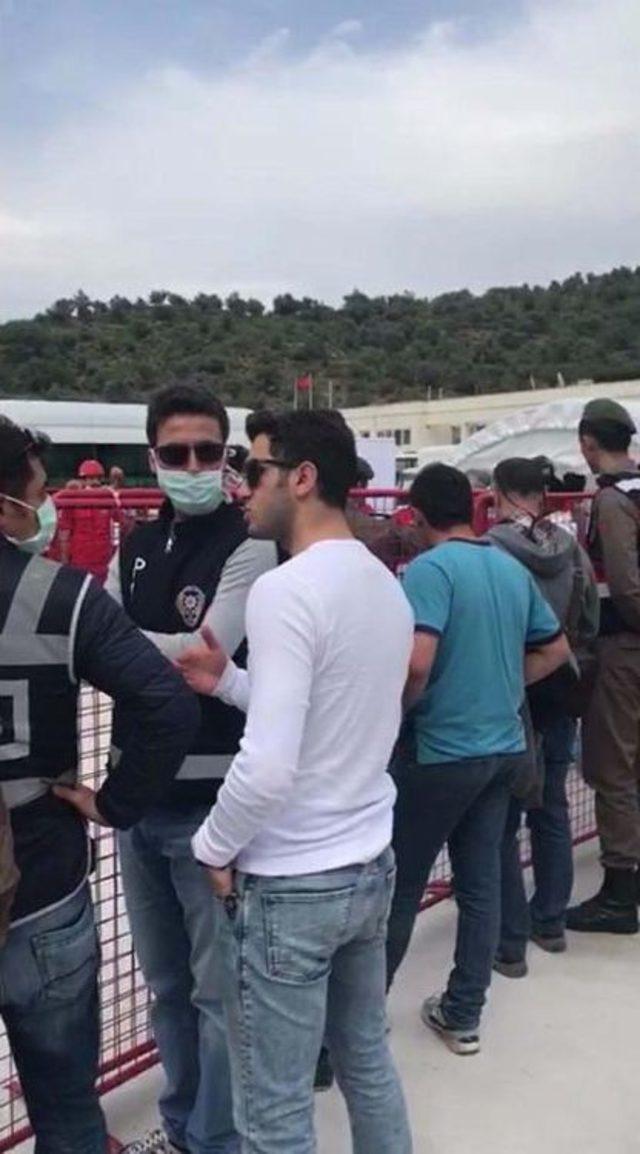 Yunanistan 80 Mültecyi Iade Etti