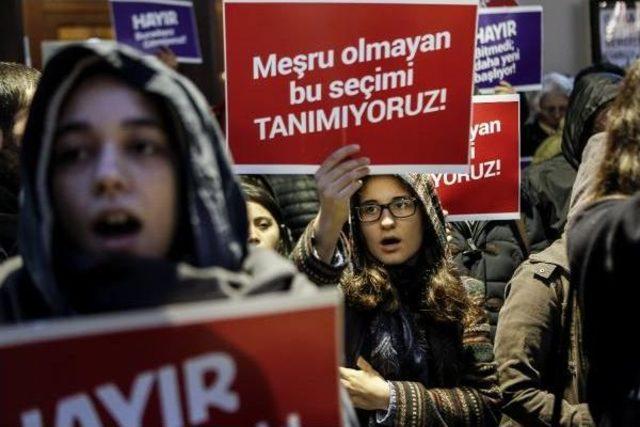 Kadıköy'de Protestoları Devam Ediyor