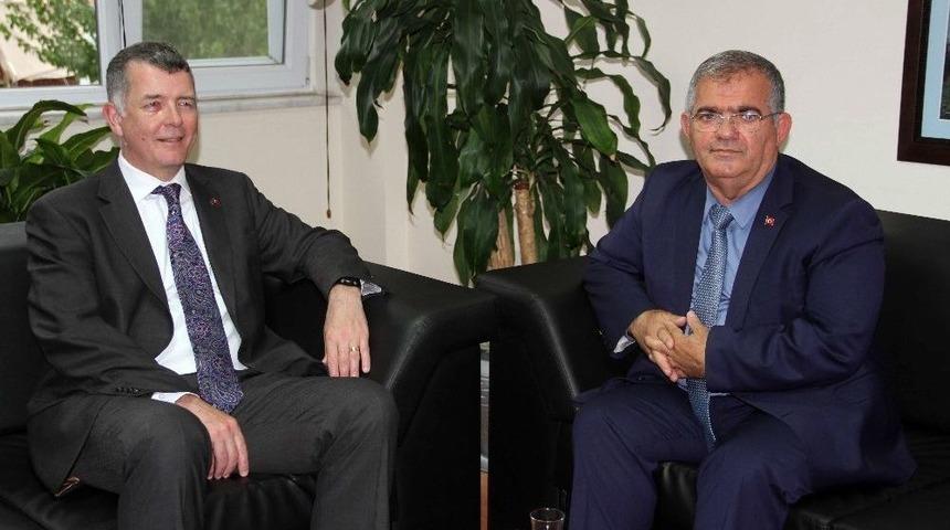 İngiltere B&uuml;y&uuml;kel&ccedil;isi Richard Moore&rsquo;dan Kaymakam &Ccedil;alık&rsquo;a Ziyaret