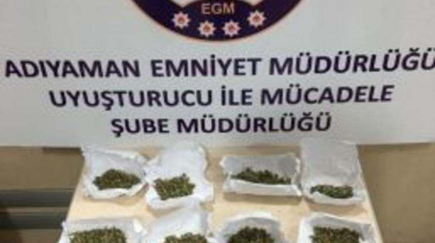 Otomobilde Esrar Maddesi Ele Ge&ccedil;irildi