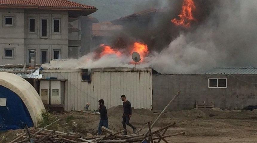 İş&ccedil;ilerin Kaldığı Konteynerde Yangın &Ccedil;ıktı