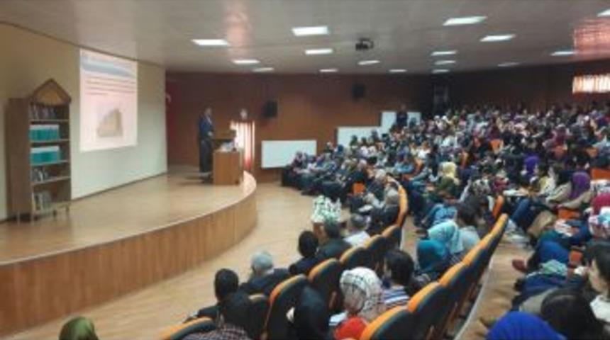 Bozok &Uuml;niversitesinde "hoca Ahmed Yesevi" Konferansı Yapıldı