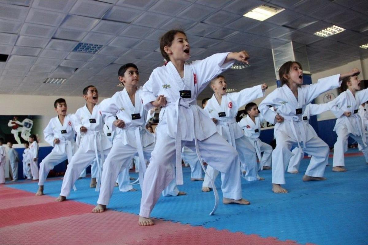(&ouml;zel Haber) Taekwondo İle B&uuml;y&uuml;y&uuml;p Geleceklerine Y&ouml;n Veriyorlar