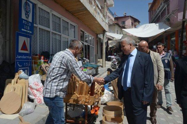 Vali Güvençer Pazarda Dert Dinledi