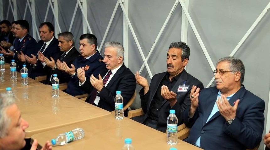 Vali Kam&ccedil;ı Şehit Kilci&rsquo;nin Mevlidine Katıldı