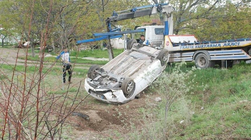 Tokat&rsquo;ta Otomobil Tarlaya U&ccedil;tu: 1 Yaralı