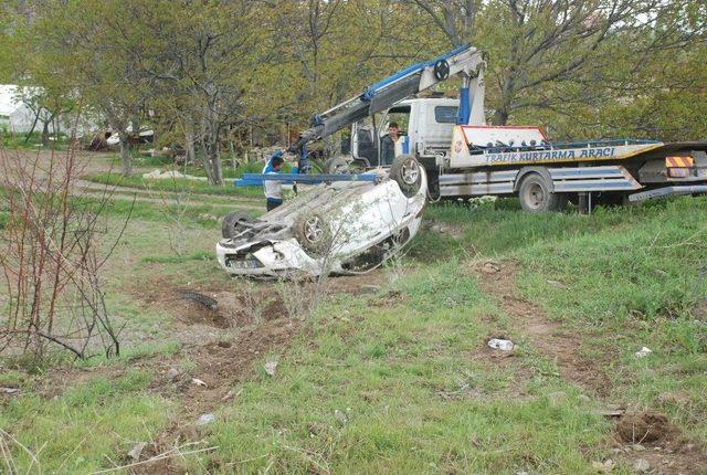 Tokat’ta Otomobil Tarlaya Uçtu: 1 Yaralı