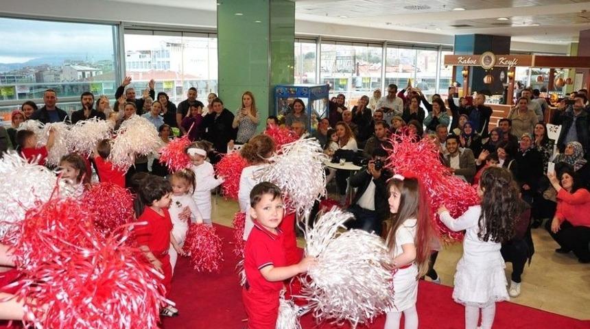 Kreş &Ouml;ğrencilerinin 23 Nisan G&ouml;sterisi