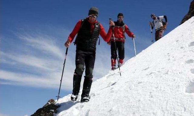 Milli Dağcı Tun&ccedil; Fındık Van da Erek Dağı&rsquo;Na Tırmandı 3