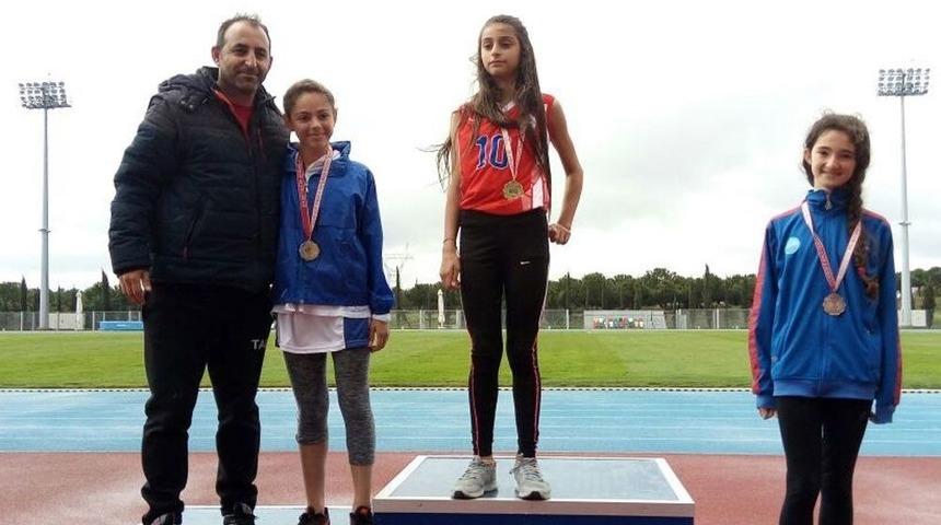 B&uuml;y&uuml;k&ccedil;ekmeceli Atletlerin B&uuml;y&uuml;k Başarısı